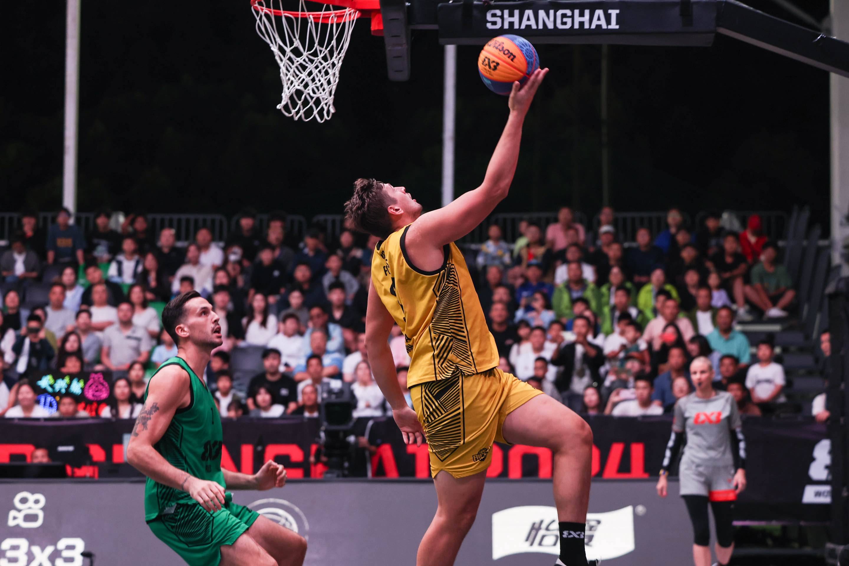 篮球明星纷纷登场赛场精彩绝伦