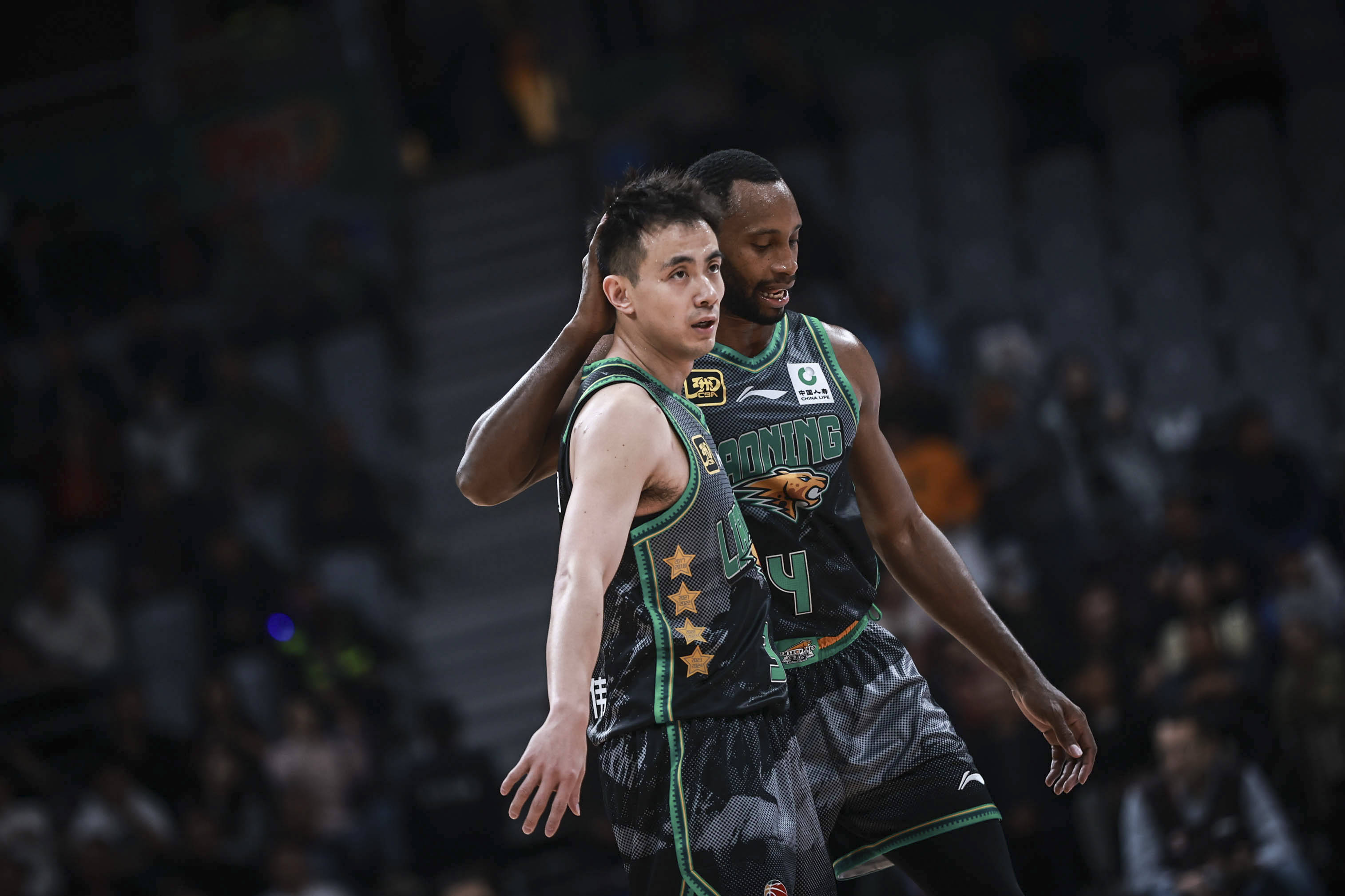 强强对话，CBA联赛上演精彩巅峰对决的简单介绍