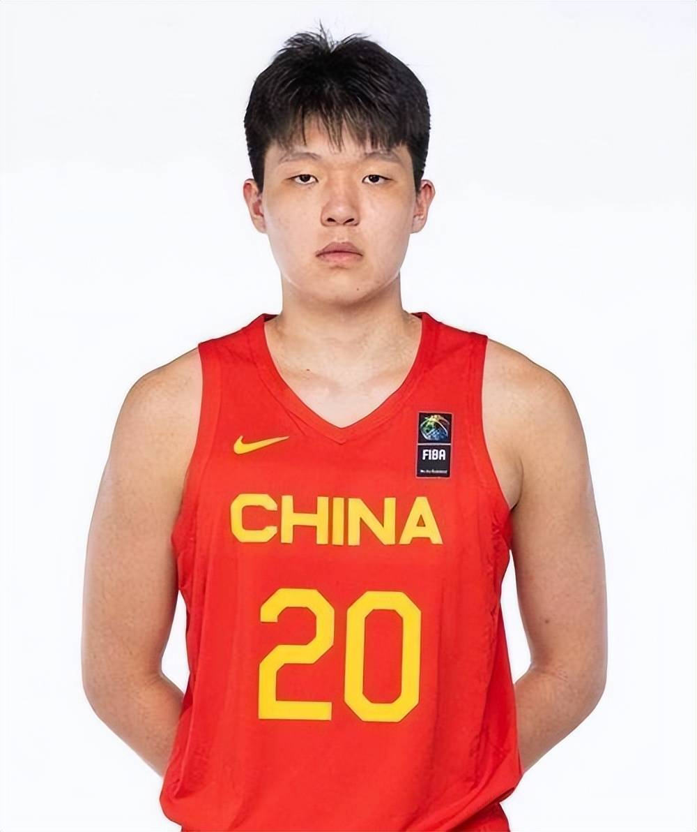 关于为篮球梦想而战！青年球员奋勇拼搏，追求荣耀的信息