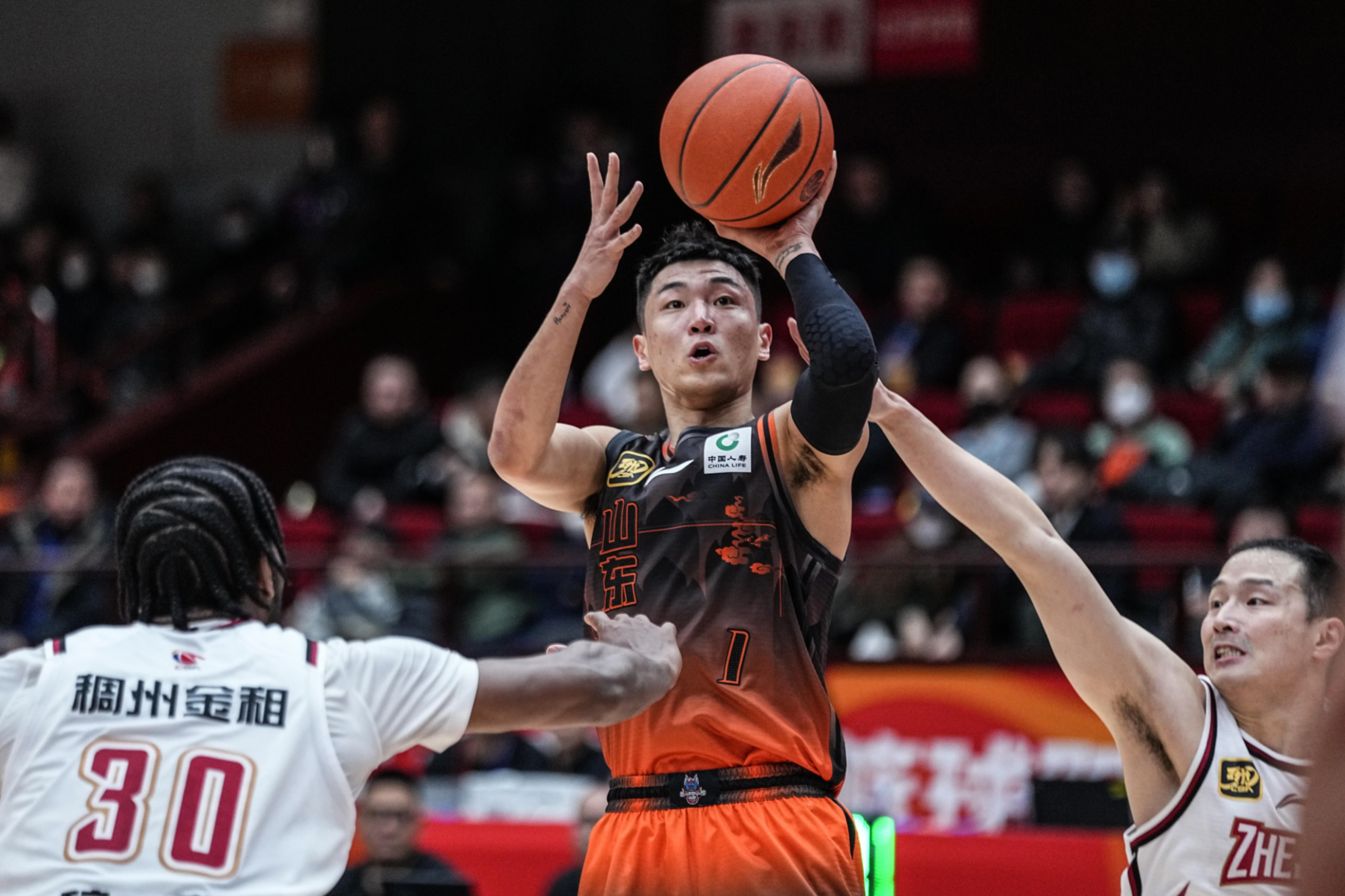 山东队迎来五连胜，豪取比赛胜利