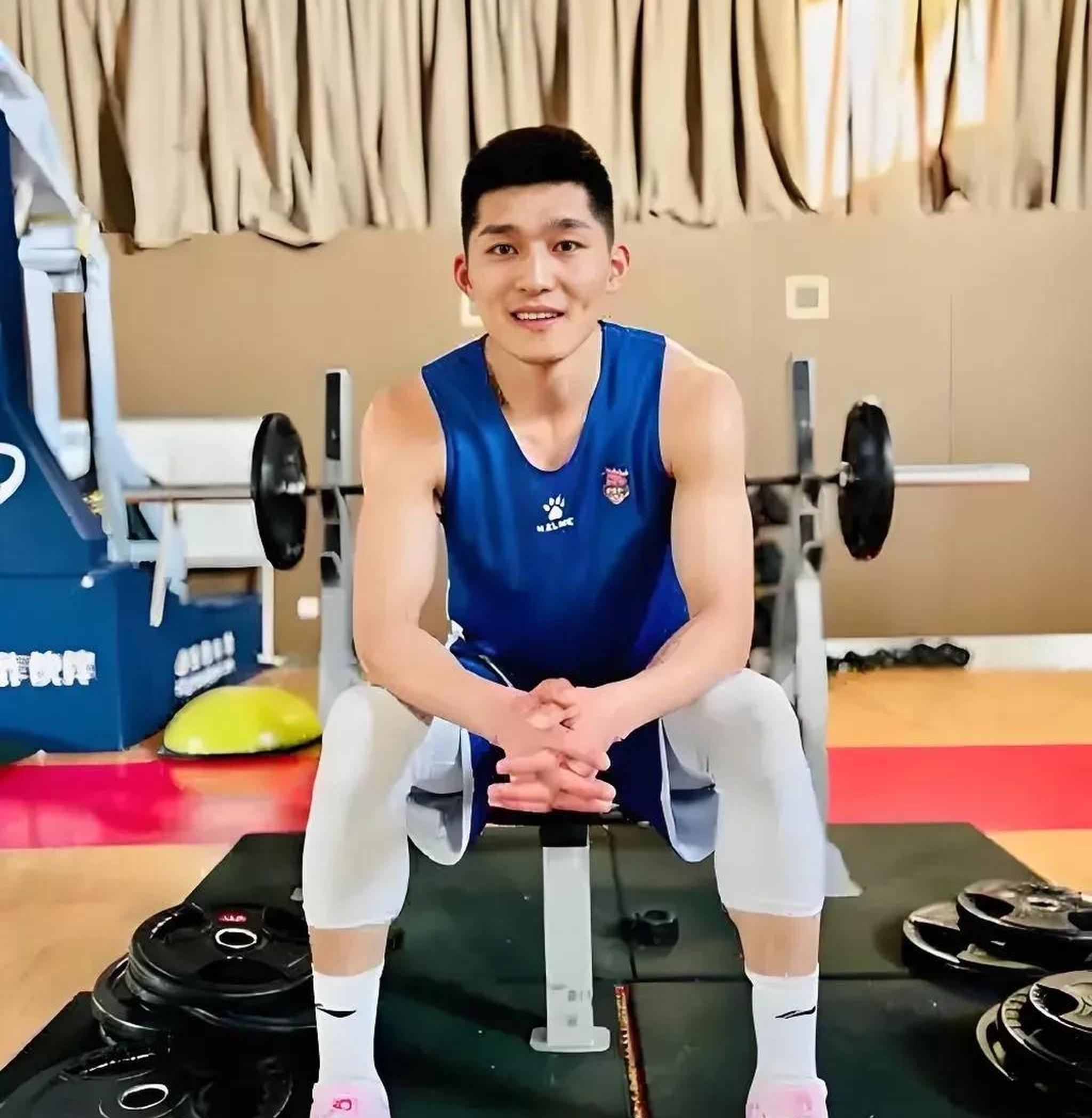 光荣角逐，国家男篮与全明星队死磕练习赛