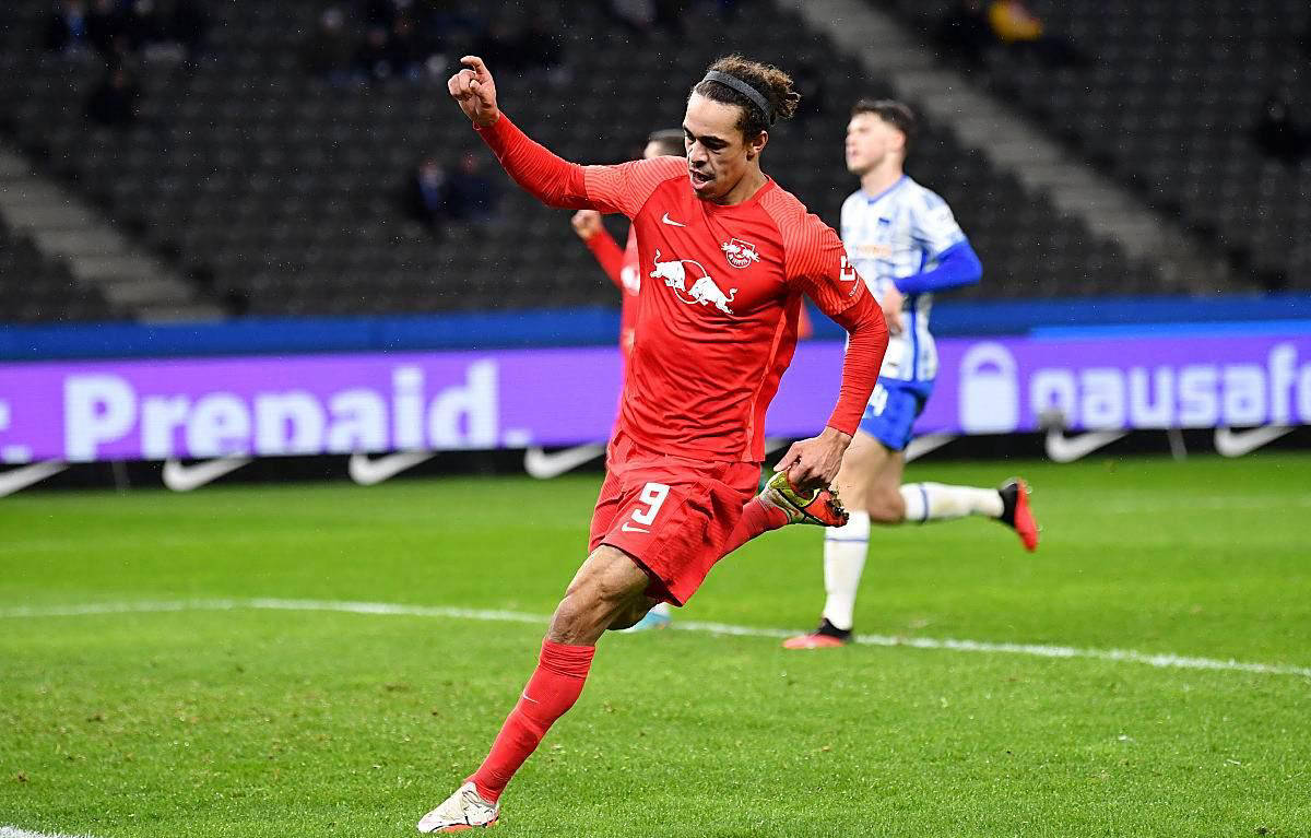 拜仁慕尼黑队取得冠军后连续狂欢